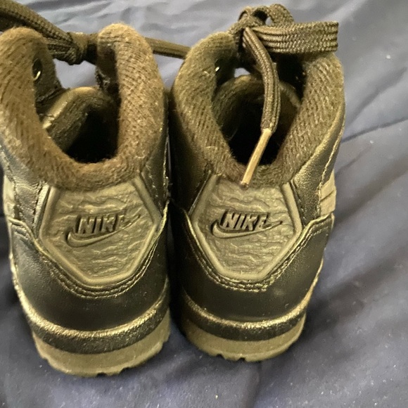 Nike boots - Picture 2 of 3